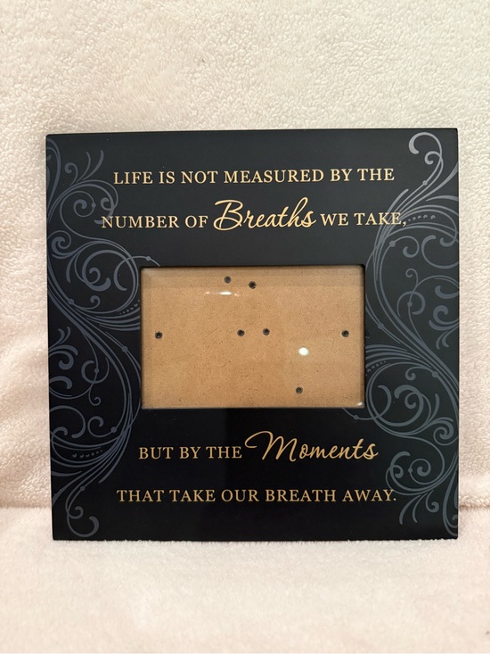 Other - LIKE NEW black wood frame with inspirational message for 4x6 size photo memories